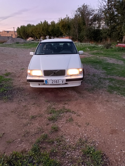 Volvo 850 gtl y Peugeot 205
