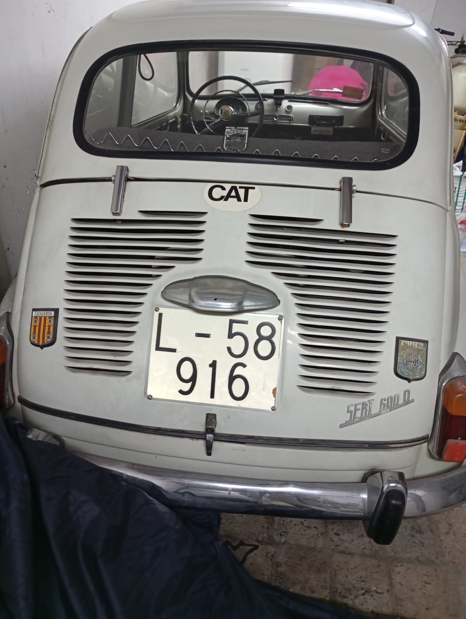 SEAT 600